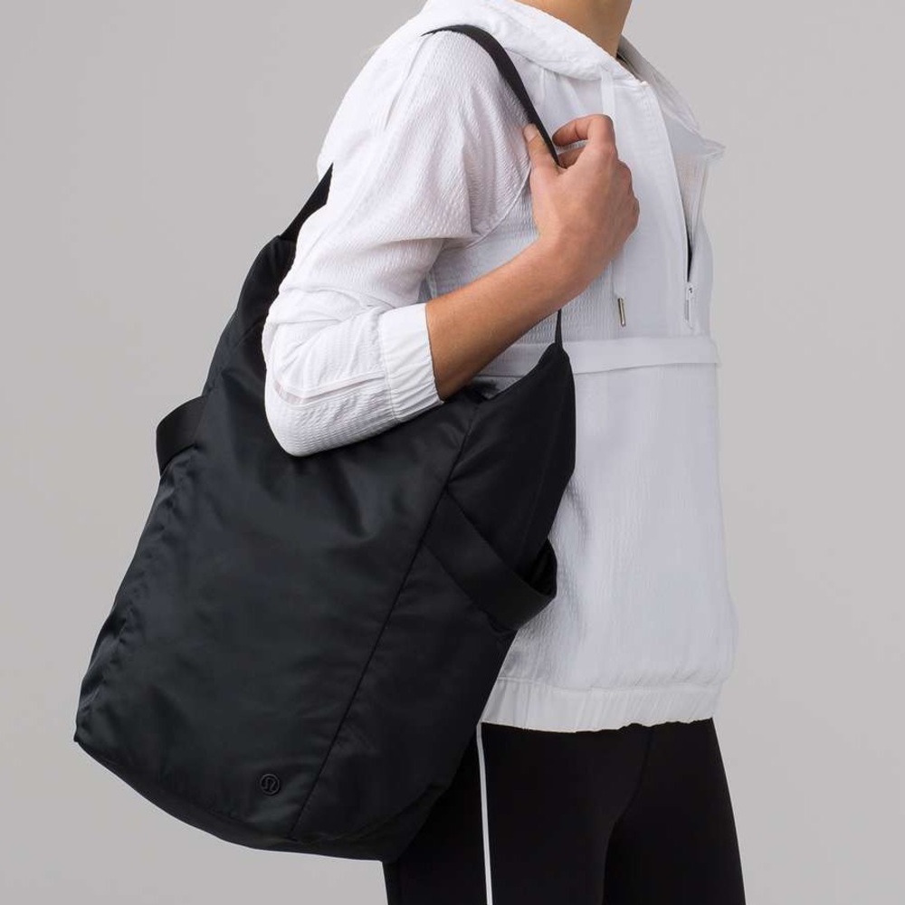 Lululemon Enroute Bag II (17L)